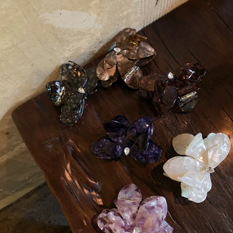 French Chic Triangle Clip