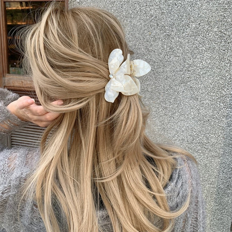 French Chic Triangle Clip