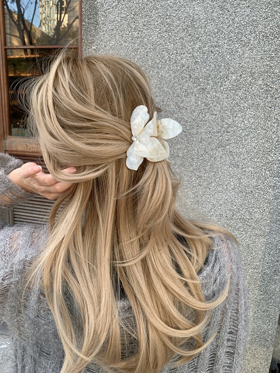 French Chic Triangle Clip