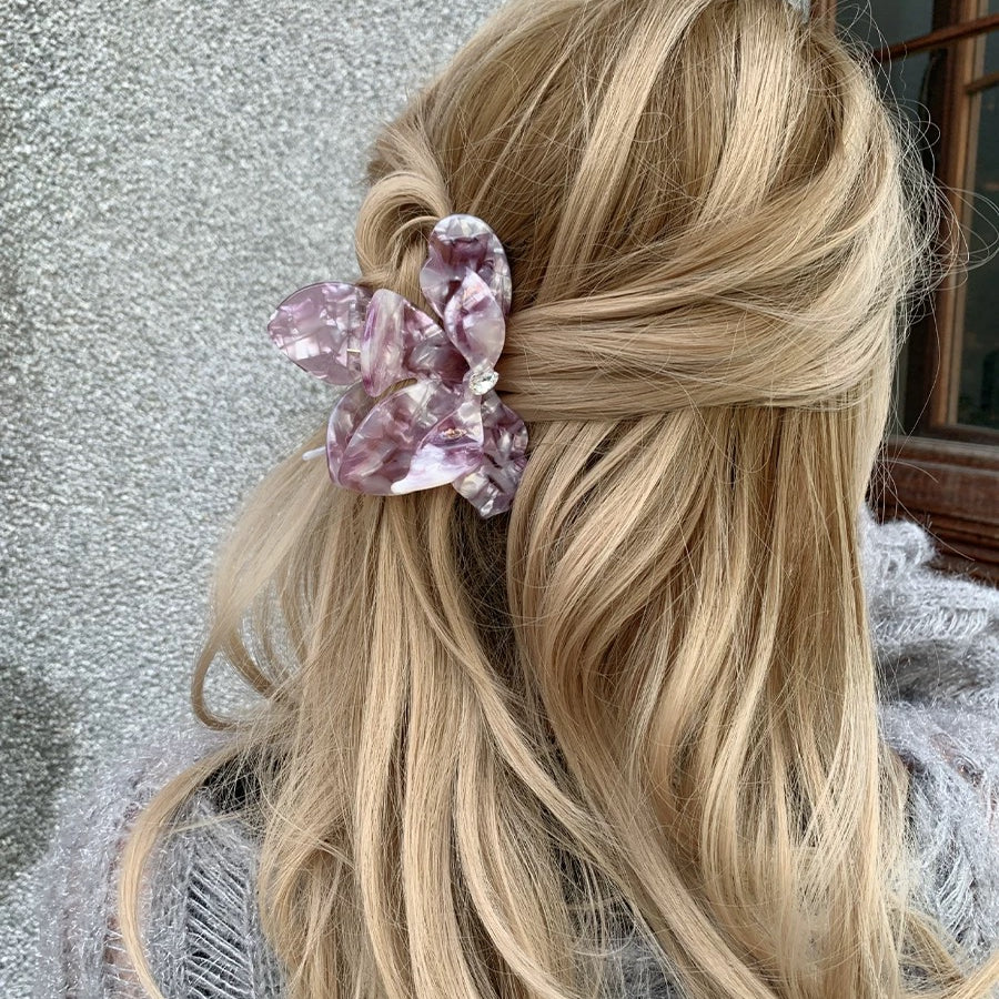 French Chic Triangle Clip