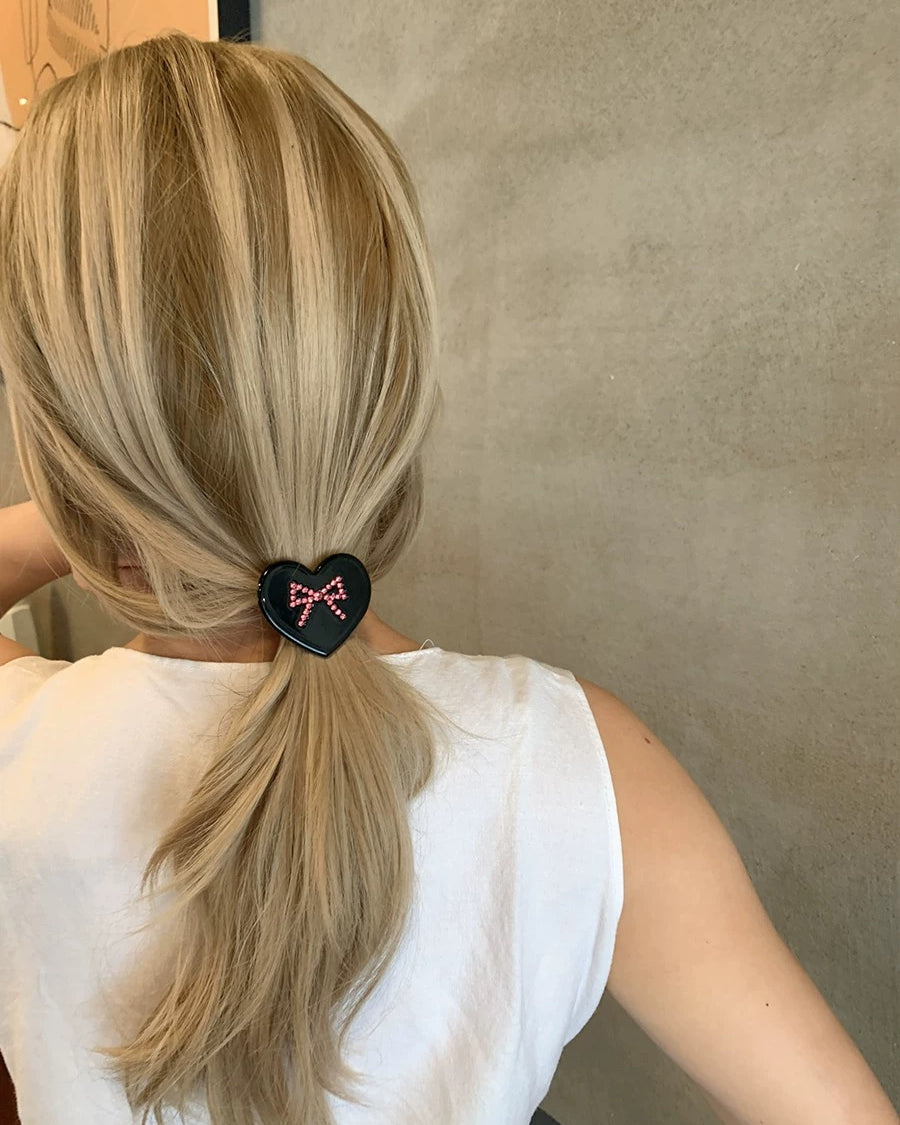 Black heart Clip