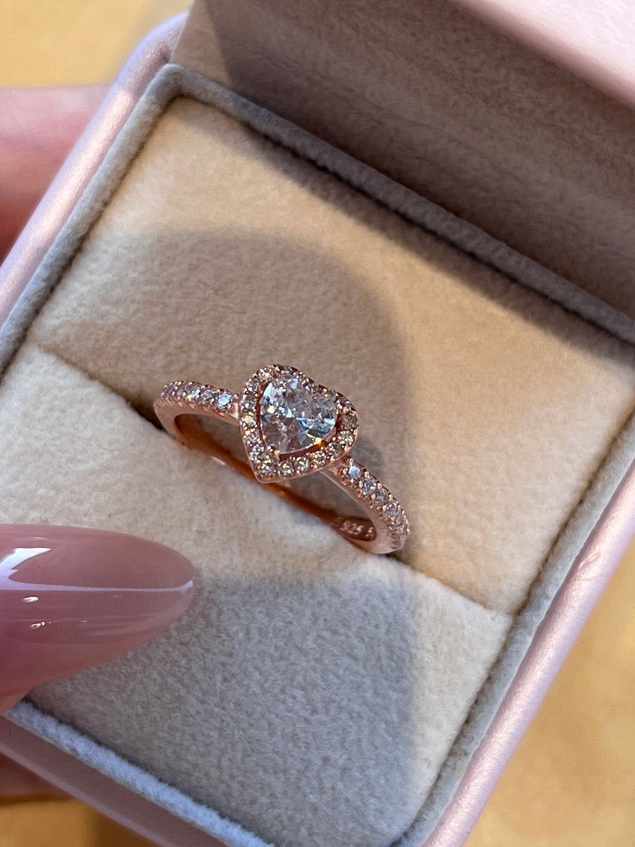 Sparkling Heart Ring collection